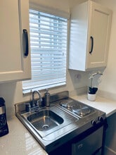 942 NW 133rd Ct, Unit 1 in Miami, FL - Building Photo - Building Photo