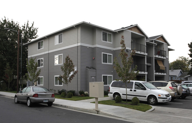 Rhine St Apts  RH-7865 in Portland, OR - Building Photo - Building Photo