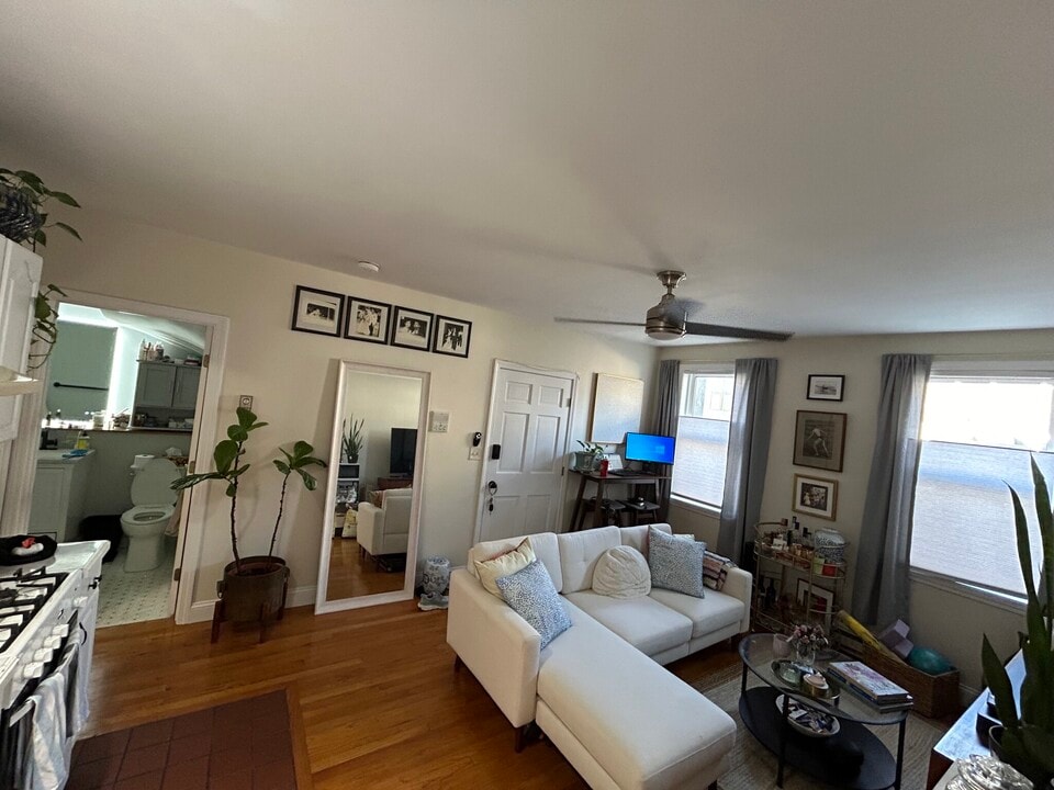 140 D St in Boston, MA - Building Photo
