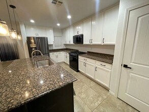 3052 Bicentennial Pkwy in Henderson, NV - Foto de edificio - Building Photo