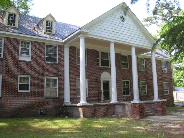 1004 W Main St in Williamston, NC - Foto de edificio - Building Photo