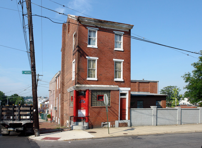 368 E Moore St in Norristown, PA - Building Photo - Building Photo