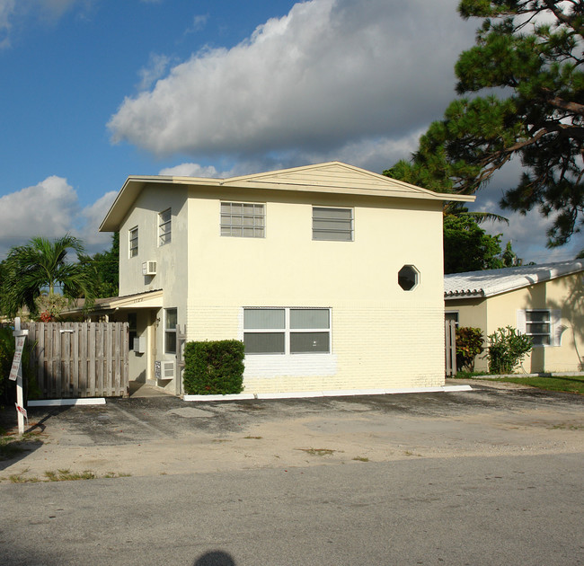 1129 NE 17th Ter in Fort Lauderdale, FL - Building Photo - Building Photo