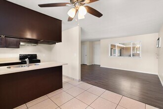 Melrose Manor Apartments - Riverside, CA in Riverside, CA - Foto de edificio - Building Photo