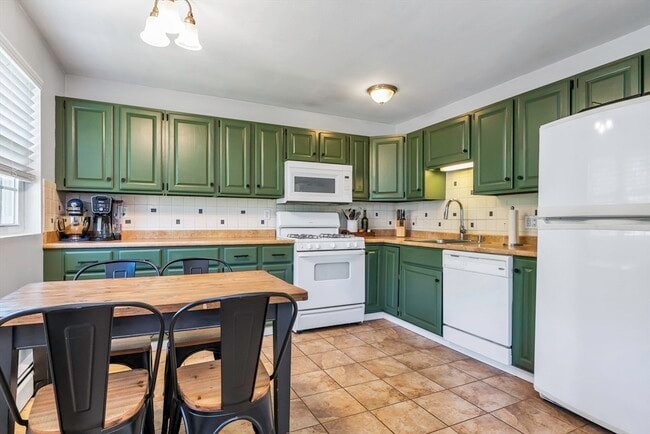 23 Edgelawn Ave in North Andover, MA - Building Photo - Building Photo