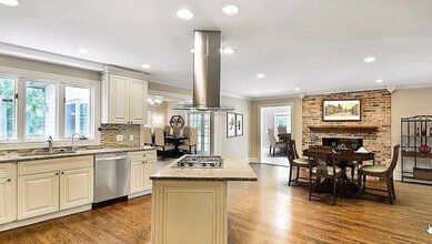29 Seneca Ave E in Hawthorn Woods, IL - Building Photo - Building Photo