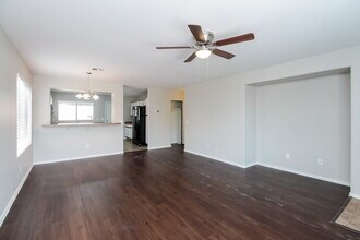 15843 W Woodlands Ave in Goodyear, AZ - Foto de edificio - Building Photo