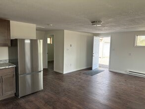 4253 S Lakeshore Dr in Mentone, IN - Building Photo - Building Photo