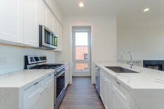 2812 N Mildred Ave in Chicago, IL - Building Photo - Building Photo