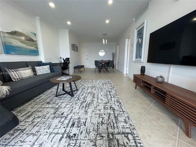 2501 S Ocean Dr in Hollywood, FL - Foto de edificio - Building Photo