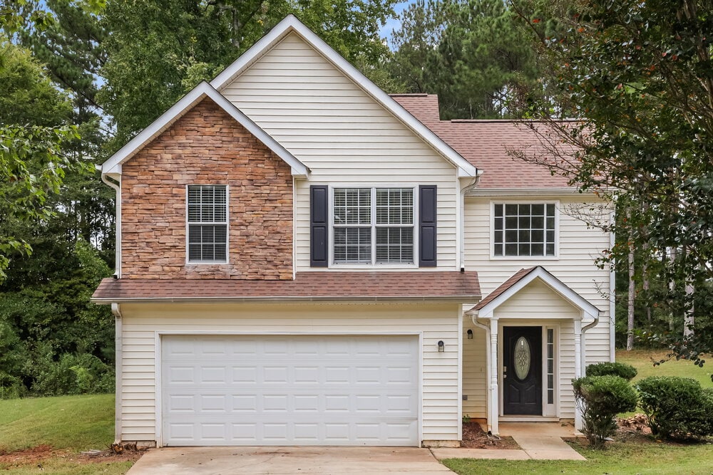 545 Wyntuck Dr in Mcdonough, GA - Foto de edificio