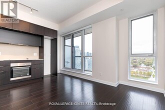 55-1655 Regent Park Blvd in Toronto, ON - Building Photo - Building Photo