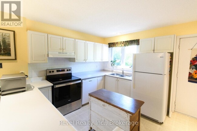 145 Fairway Crescent in Collingwood, ON - Building Photo - Building Photo