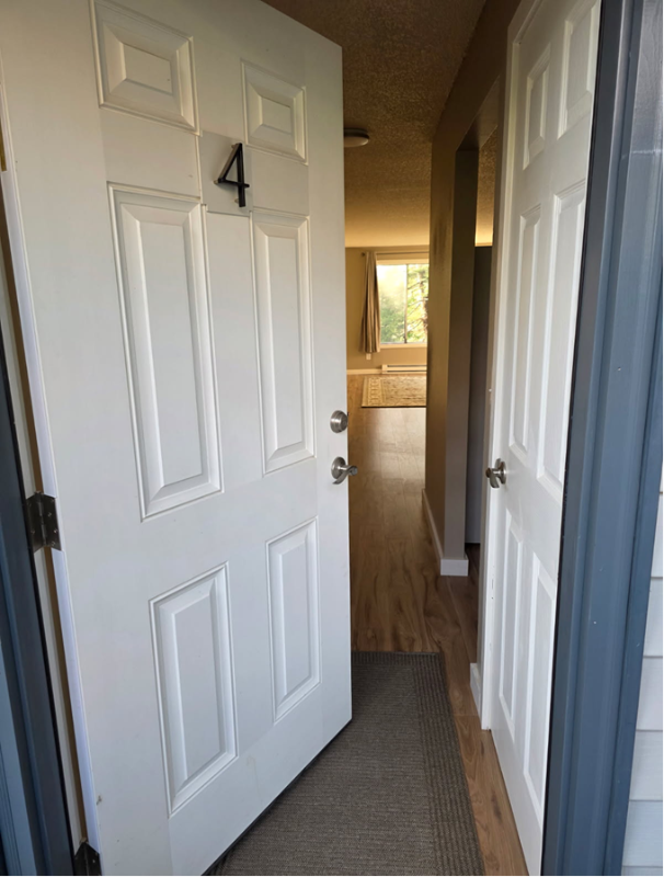 990 S 11th St, Unit Apt #4 in Coos Bay, OR - Foto de edificio - Building Photo