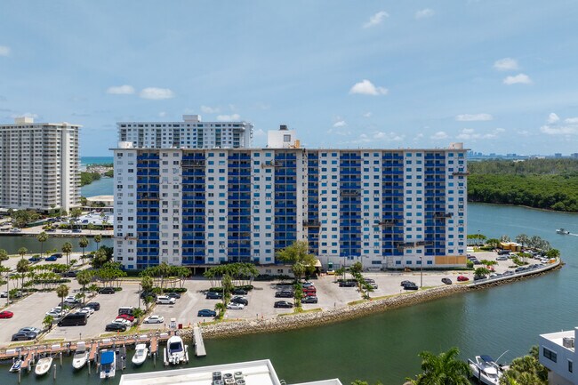 Coastal Towers in Sunny Isles Beach, FL - Building Photo - Building Photo