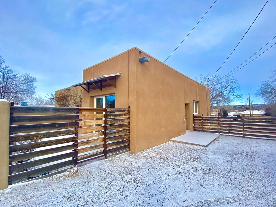 925 Dunlap St in Santa Fe, NM - Building Photo