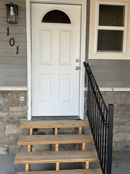 227 Crestone Ave in Colorado Springs, CO - Foto de edificio