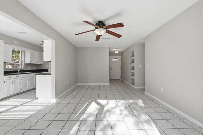 3741 NW 21st Dr in Gainesville, FL - Building Photo - Building Photo