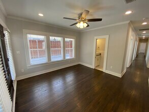 1107 N Winnetka Ave in Dallas, TX - Building Photo - Building Photo