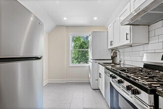 12 Thomas Pl in New Rochelle, NY - Building Photo - Building Photo
