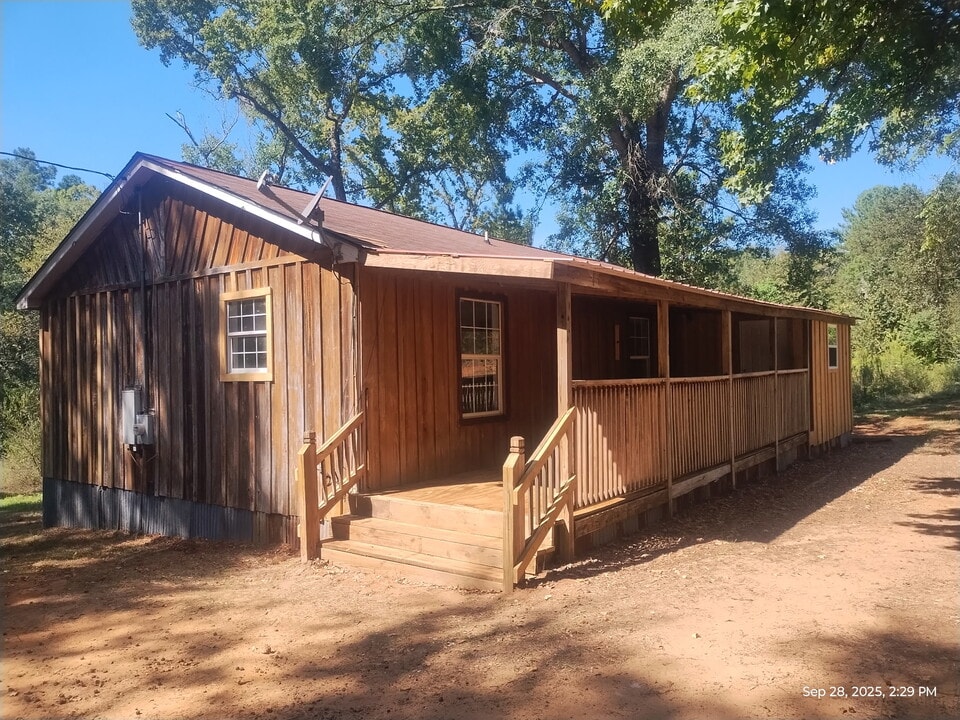 855 Aldredge Cir in Pollok, TX - Building Photo