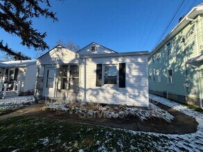 1445 Southlyn Dr in Dayton, OH - Building Photo - Building Photo