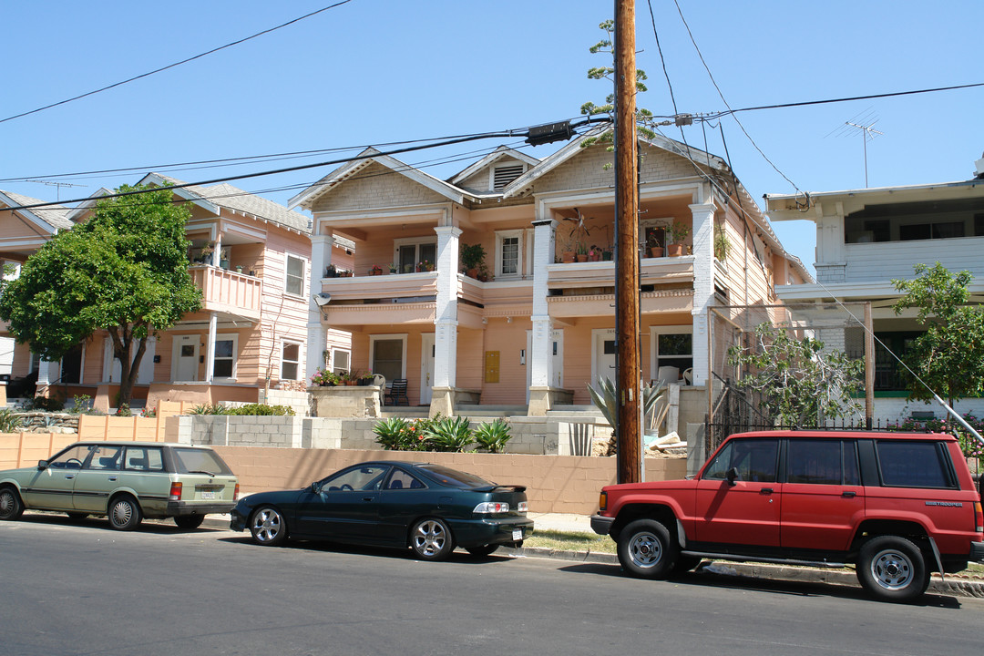 2649 San Marino St in Los Angeles, CA - Building Photo