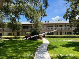 650 Pinellas Point Dr S, Unit 1 in St. Petersburg, FL - Building Photo