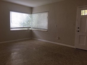 420-426 NE 70th St in Miami, FL - Building Photo - Interior Photo