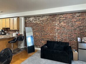 8 Bremen St, Unit 2 in Boston, MA - Building Photo - Building Photo