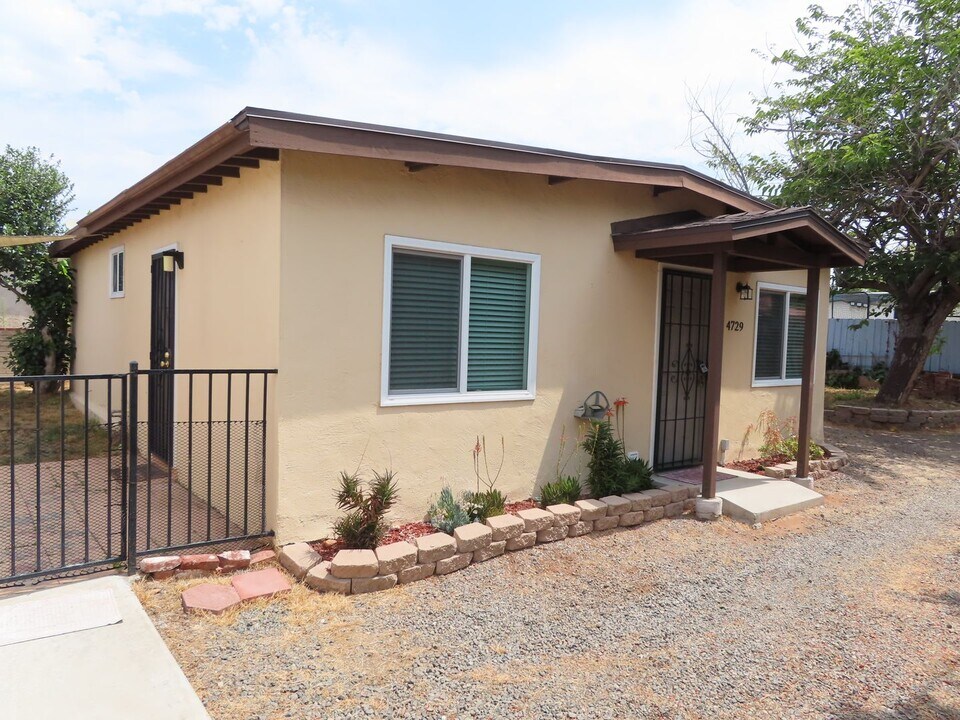 4729 68th St in La Mesa, CA - Building Photo