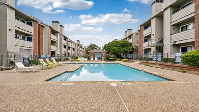 Claro Court in Dallas, TX - Foto de edificio - Building Photo