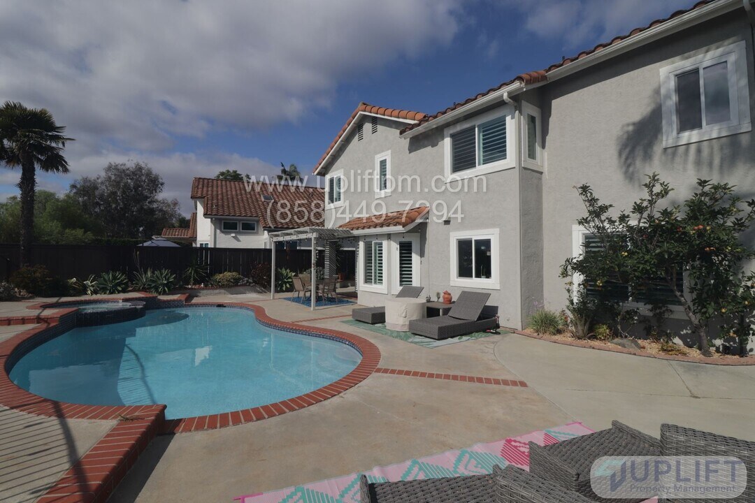 2014 Arborwood Pl in Escondido, CA - Building Photo