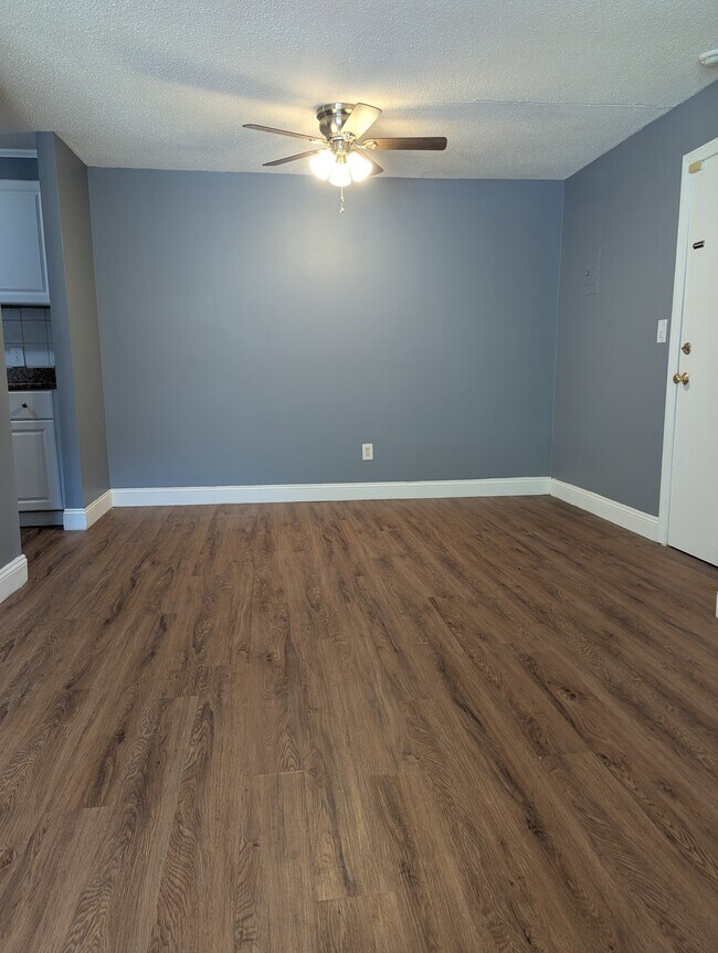 297 Pawtucket Blvd, Unit 10 in Lowell, MA - Building Photo - Building Photo