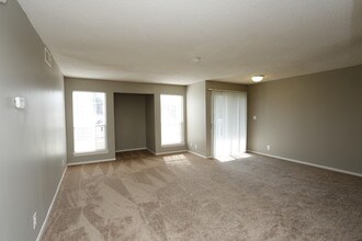 Goose Creek Apartments in Bloomington, IL - Building Photo - Interior Photo