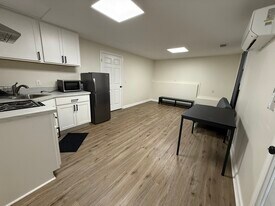 546 Matthew Dr in Canton, GA - Building Photo