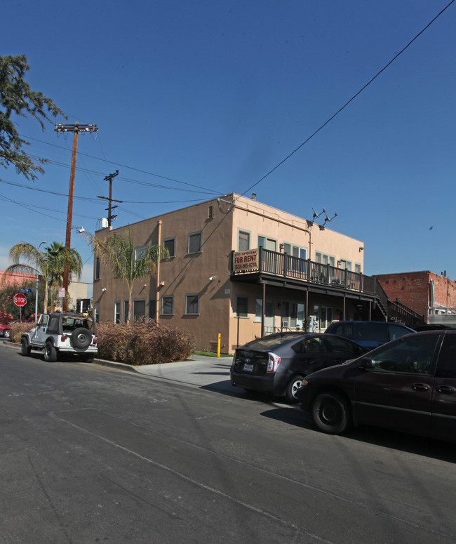 5118-5120 Fountain Ave in Los Angeles, CA - Foto de edificio - Building Photo