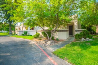 67821 N Portales Dr in Cathedral City, CA - Foto de edificio - Building Photo