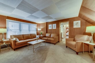 1032 E Wayne St, Unit 323 S. Eddy  - 2nd floor apartment in South Bend, IN - Foto de edificio - Building Photo