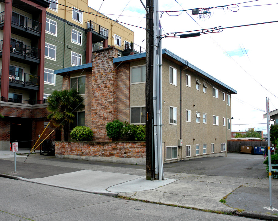 Kari Apartments in Seattle, WA - Building Photo