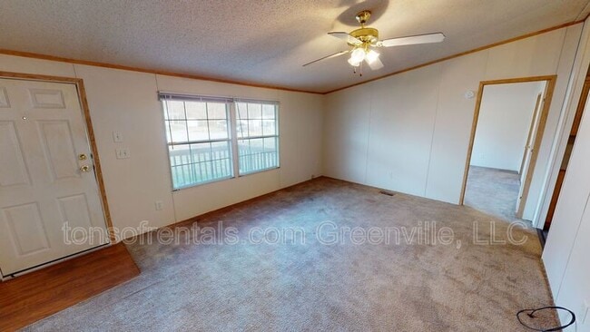 202 Bunker Ct in Fountain Inn, SC - Building Photo - Building Photo