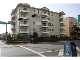 2600 Collins Ave in Miami Beach, FL - Building Photo