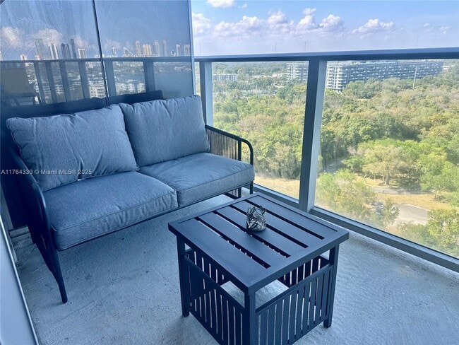 16385 Biscayne Blvd in North Miami Beach, FL - Building Photo - Building Photo