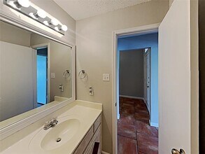 613 Oak Hollow Trail in Saginaw, TX - Building Photo - Building Photo