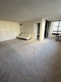 2215 Aloha Dr, Unit #1401 in Honolulu, HI - Building Photo - Building Photo