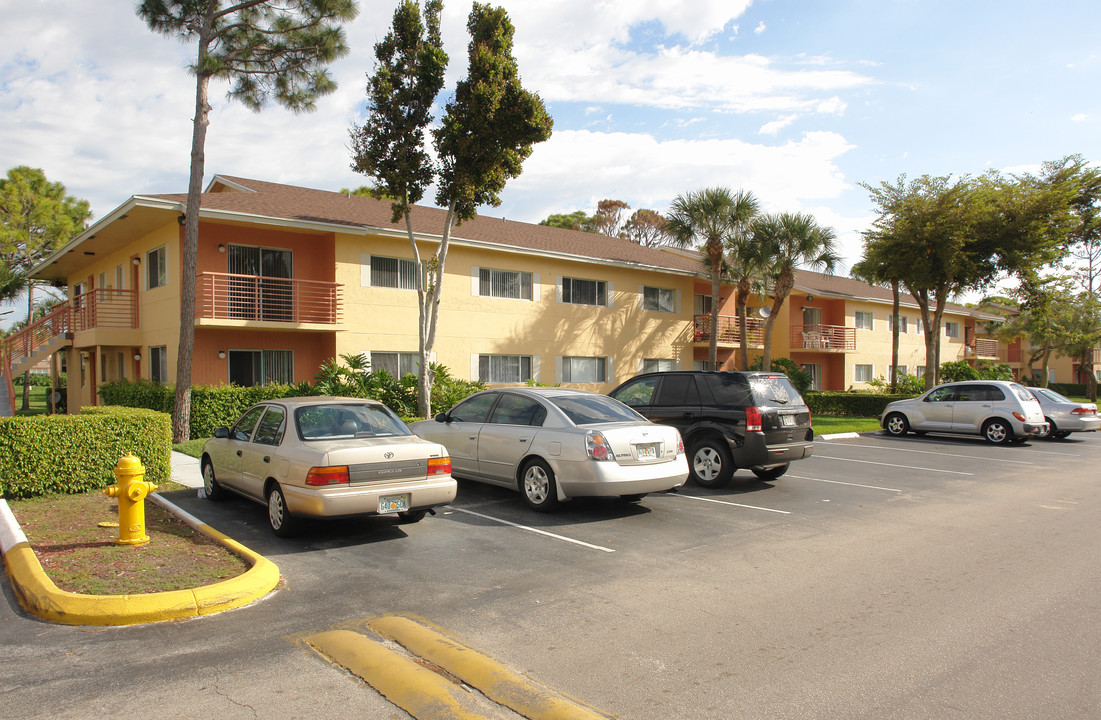 Tivoli Terrace in Deerfield Beach, FL - Foto de edificio