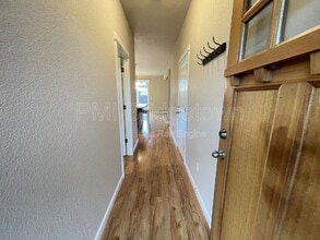 14815 SE Rupert Dr in Oak Grove, OR - Building Photo - Building Photo