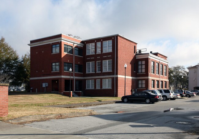 William Hooper Apartment Complex in Wilmington, NC - Foto de edificio - Building Photo