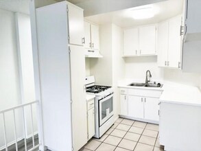 14805 Magnolia Blvd-Unit -205 in Los Angeles, CA - Building Photo - Building Photo
