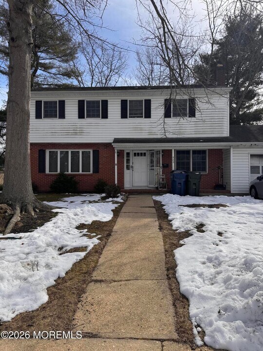 422 W Lake Ave in Ocean Township, NJ - Building Photo